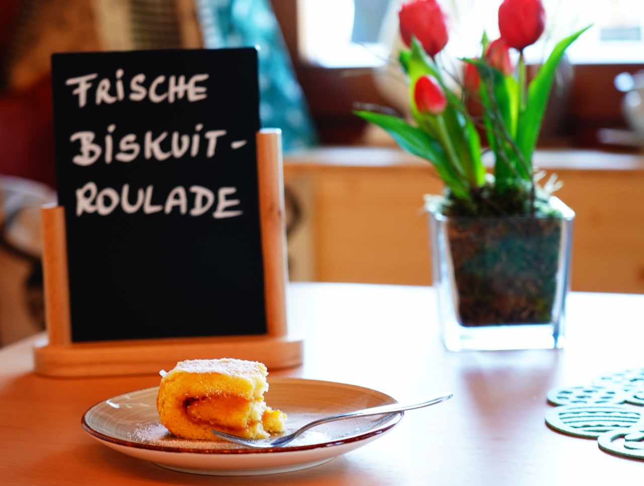 Frische Biskuit Roulade auf der Kammerhütte